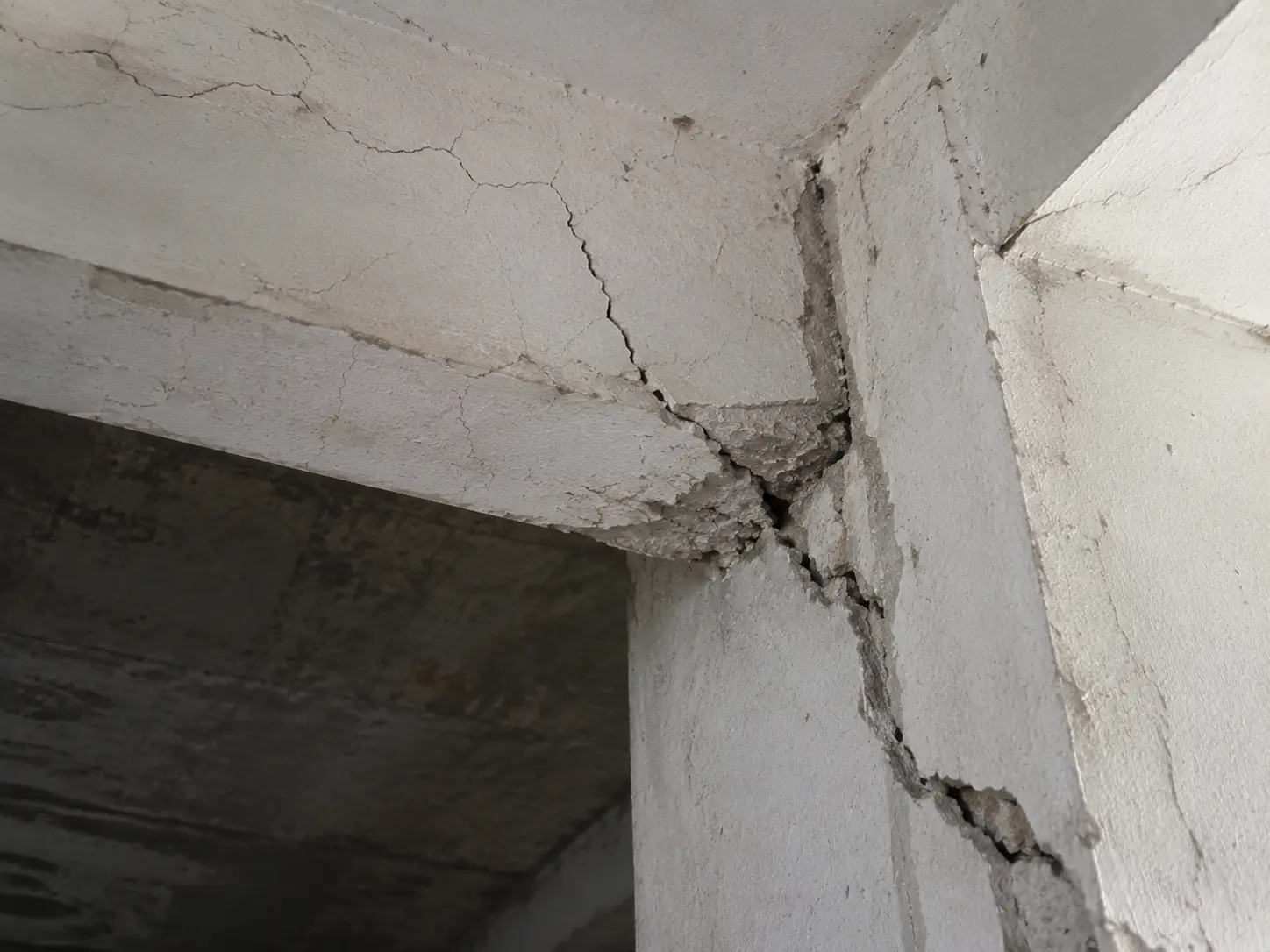 Beam Column Crack